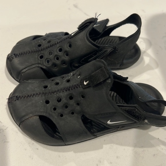 Boys Nike sandals - Picture 1 of 2